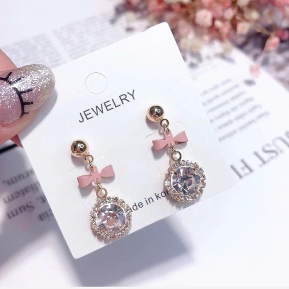 🎉HP🎉🆕 KALEY Crystal Bow Drop Earrings - Picture 3 of 6